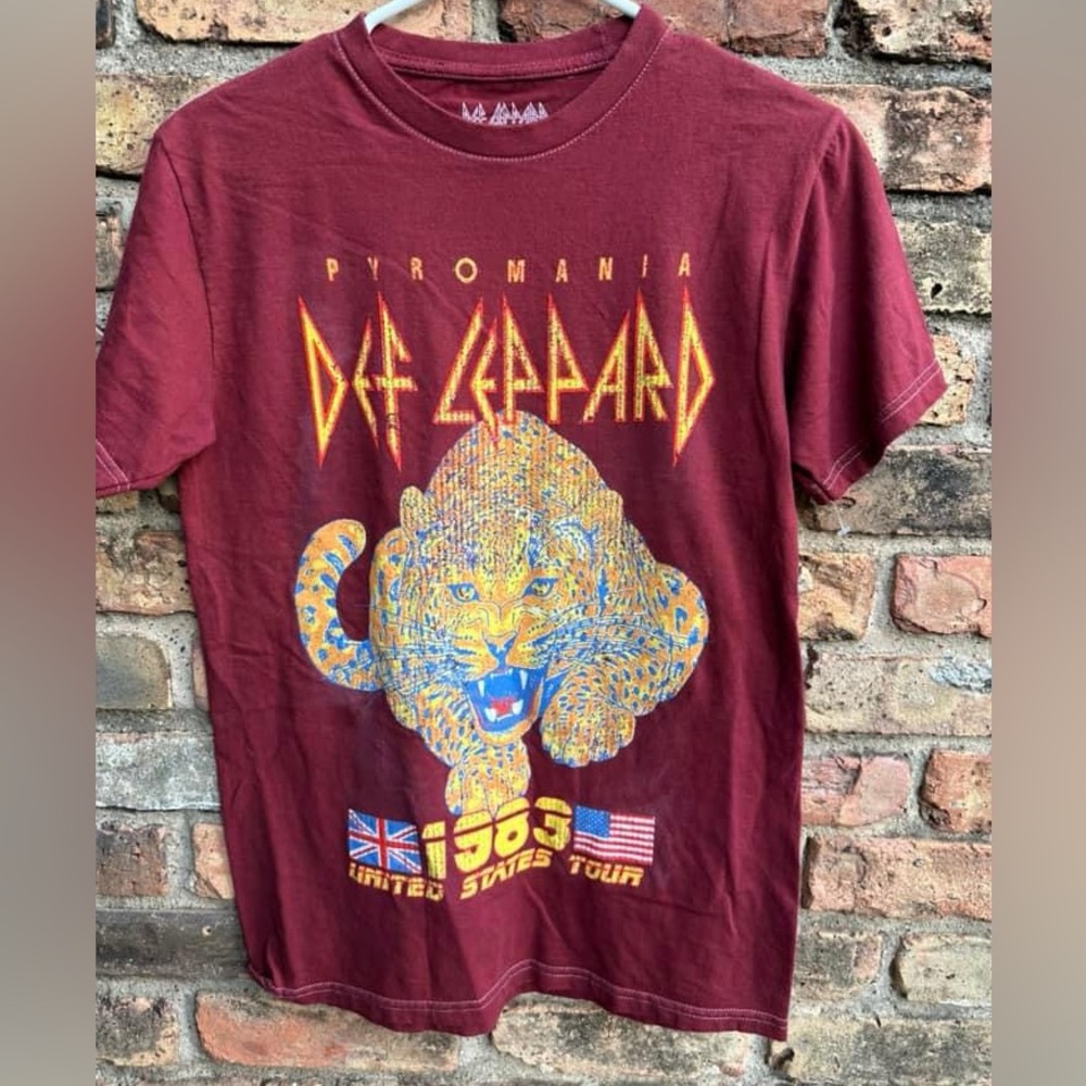 Def Leopard Graphic Tee NWOT - Small - unisex